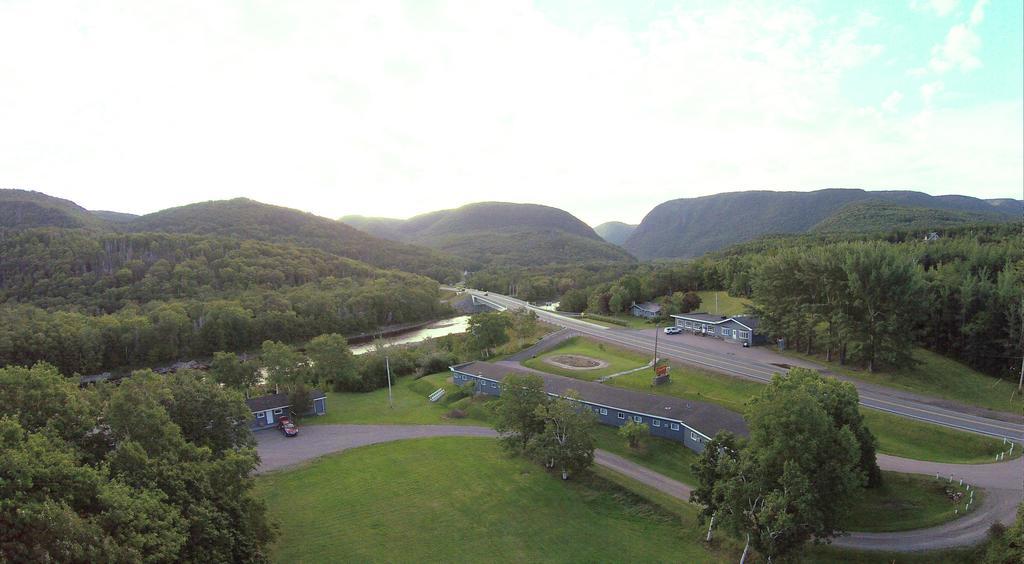 Cornerstone Motel Chéticamp Екстериор снимка