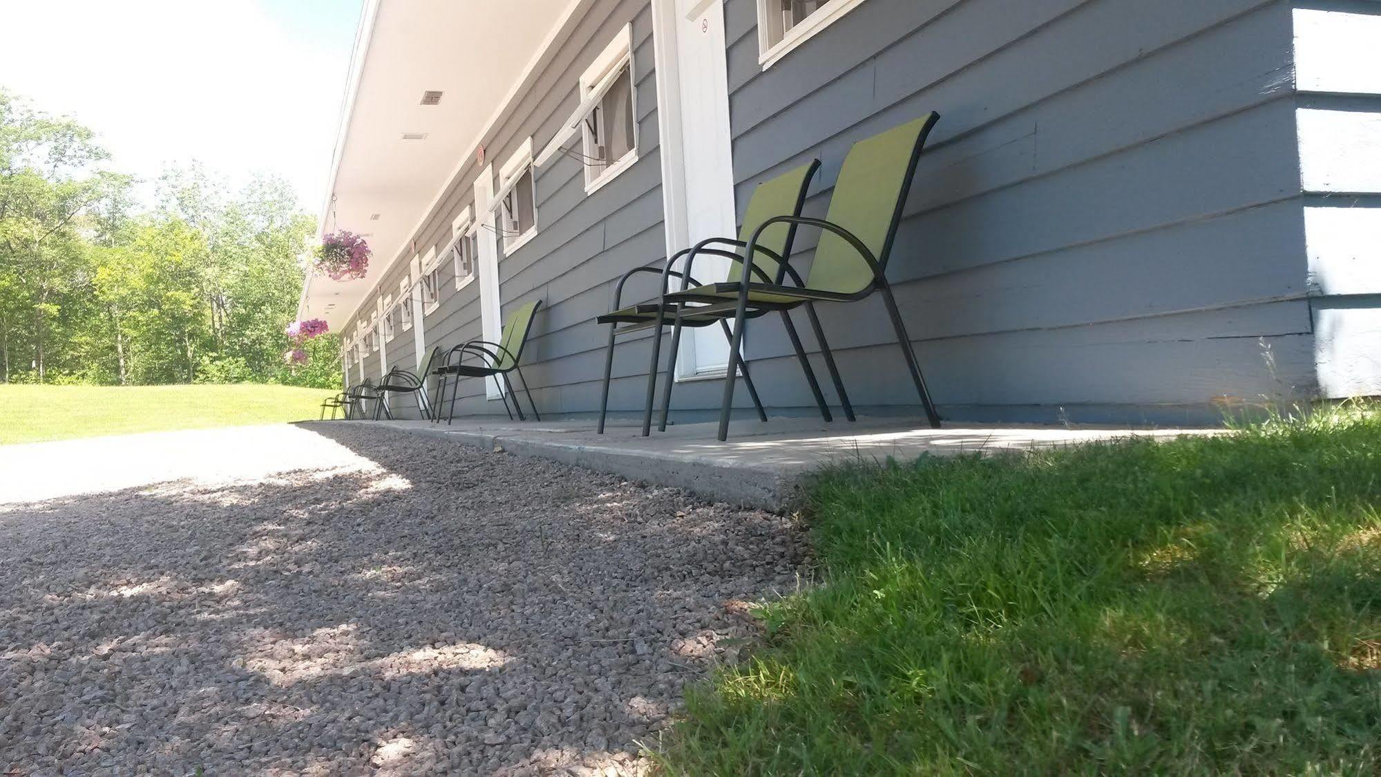 Cornerstone Motel Chéticamp Екстериор снимка