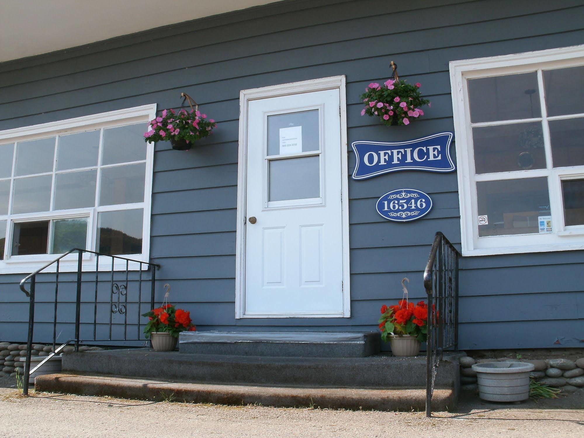 Cornerstone Motel Chéticamp Екстериор снимка